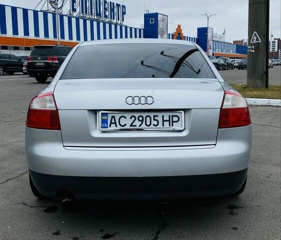 Серый Ауди А4, объемом двигателя 2 л и пробегом 303 тыс. км за 4300 $, фото 3 на Automoto.ua