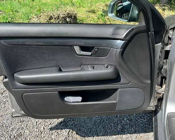 Сірий Ауді А4, об'ємом двигуна 1.6 л та пробігом 245 тис. км за 6500 $, фото 12 на Automoto.ua