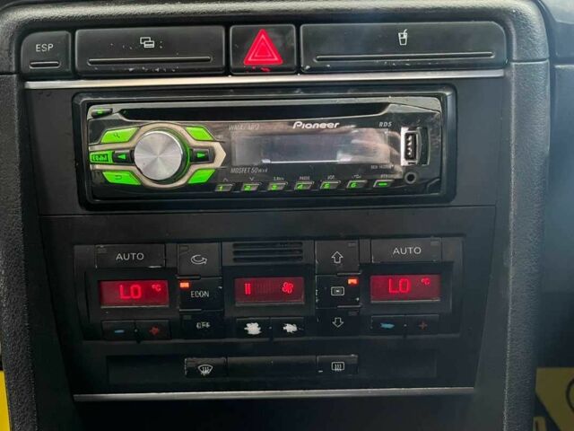 Сірий Ауді А4, об'ємом двигуна 1.6 л та пробігом 249 тис. км за 4500 $, фото 18 на Automoto.ua