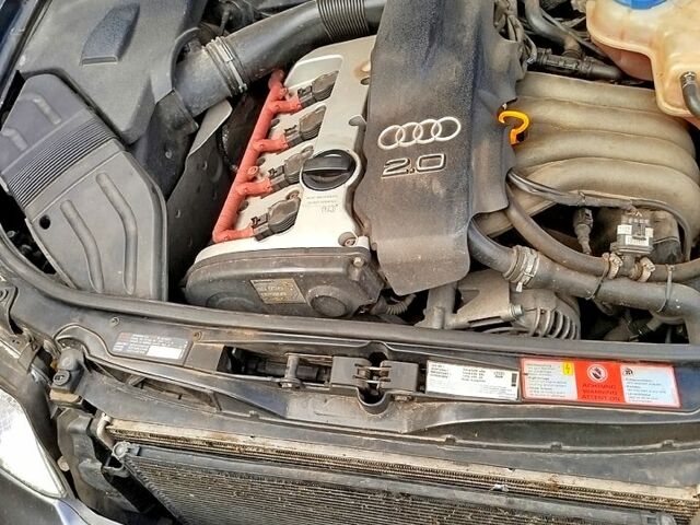 Сірий Ауді А4, об'ємом двигуна 2 л та пробігом 228 тис. км за 5500 $, фото 4 на Automoto.ua