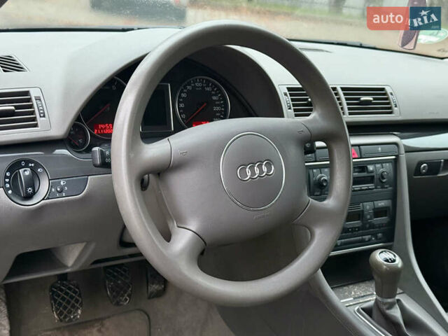 Сірий Ауді А4, об'ємом двигуна 1.6 л та пробігом 206 тис. км за 4450 $, фото 12 на Automoto.ua