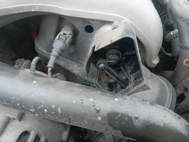 Серый Ауди А4, объемом двигателя 2 л и пробегом 288 тыс. км за 3800 $, фото 12 на Automoto.ua