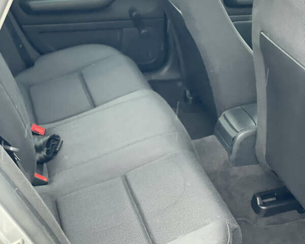 Сірий Ауді А4, об'ємом двигуна 1.6 л та пробігом 256 тис. км за 5150 $, фото 32 на Automoto.ua