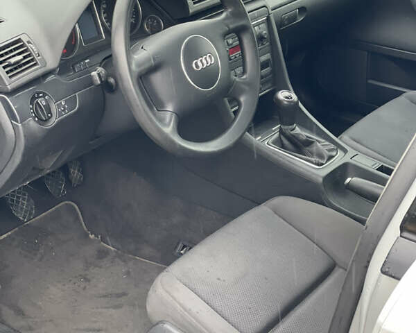 Сірий Ауді А4, об'ємом двигуна 1.6 л та пробігом 256 тис. км за 5150 $, фото 33 на Automoto.ua