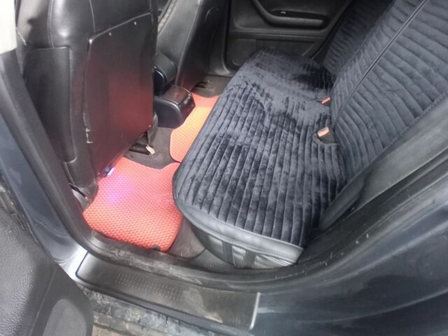 Сірий Ауді А4, об'ємом двигуна 2.5 л та пробігом 330 тис. км за 5500 $, фото 1 на Automoto.ua