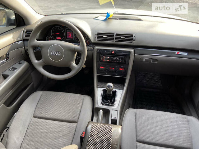 Сірий Ауді А4, об'ємом двигуна 2 л та пробігом 200 тис. км за 5599 $, фото 26 на Automoto.ua