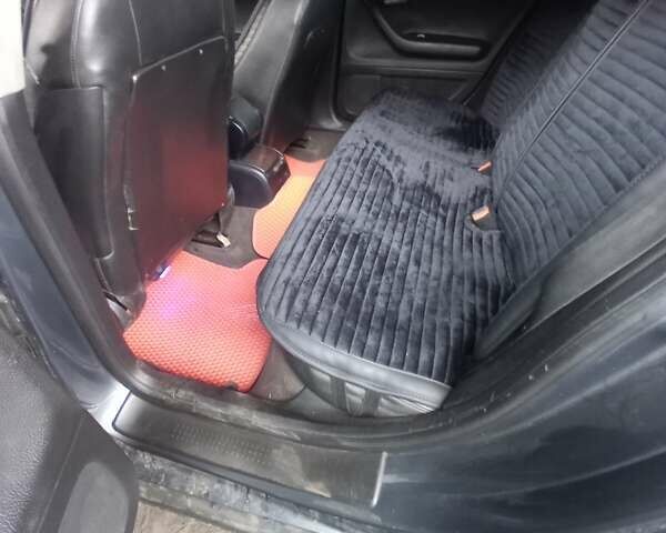 Сірий Ауді А4, об'ємом двигуна 2.5 л та пробігом 340 тис. км за 5500 $, фото 2 на Automoto.ua