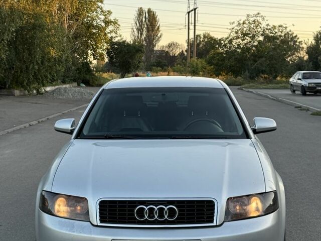 Сірий Ауді А4, об'ємом двигуна 2 л та пробігом 300 тис. км за 2606 $, фото 2 на Automoto.ua