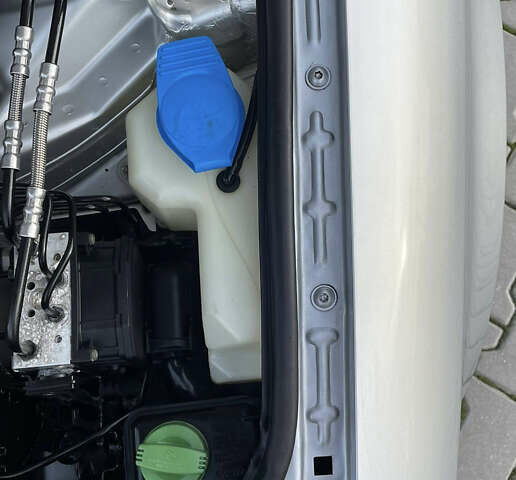 Сірий Ауді А4, об'ємом двигуна 1.6 л та пробігом 207 тис. км за 5999 $, фото 26 на Automoto.ua