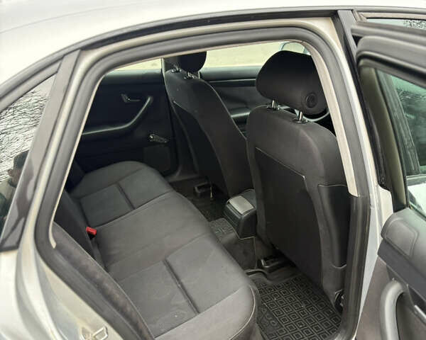 Сірий Ауді А4, об'ємом двигуна 1.6 л та пробігом 237 тис. км за 3600 $, фото 8 на Automoto.ua