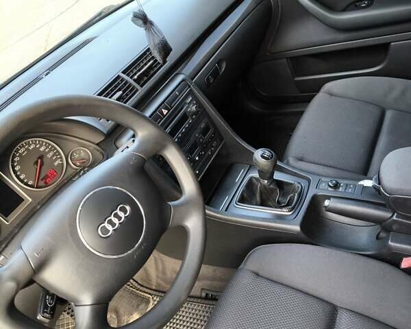 Сірий Ауді А4, об'ємом двигуна 2 л та пробігом 251 тис. км за 4800 $, фото 6 на Automoto.ua