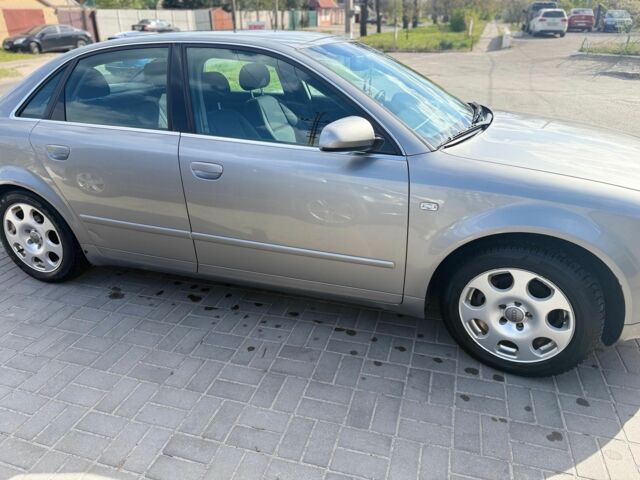 Серый Ауди А4, объемом двигателя 2 л и пробегом 301 тыс. км за 5000 $, фото 4 на Automoto.ua
