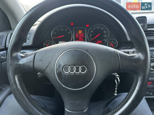 Серый Ауди А4, объемом двигателя 2 л и пробегом 233 тыс. км за 4850 $, фото 5 на Automoto.ua