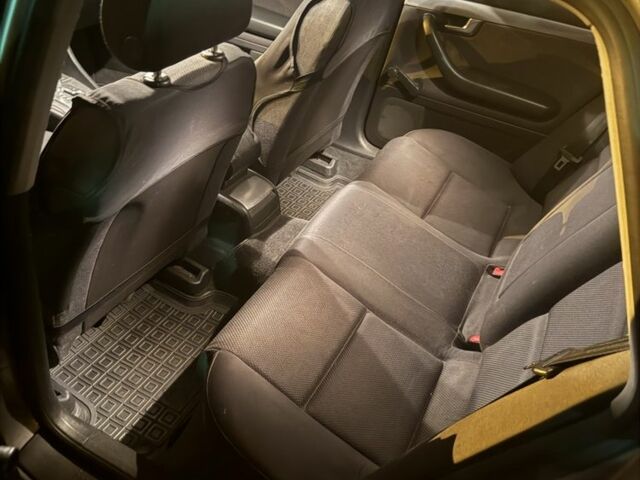 Сірий Ауді А4, об'ємом двигуна 1.8 л та пробігом 380 тис. км за 5700 $, фото 6 на Automoto.ua