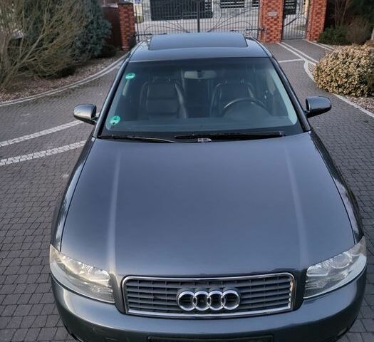 Сірий Ауді А4, об'ємом двигуна 1.8 л та пробігом 267 тис. км за 1800 $, фото 1 на Automoto.ua