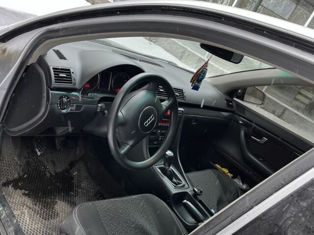 Сірий Ауді А4, об'ємом двигуна 1.6 л та пробігом 291 тис. км за 3750 $, фото 8 на Automoto.ua