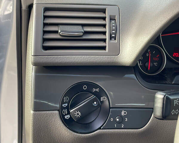 Сірий Ауді А4, об'ємом двигуна 1.6 л та пробігом 207 тис. км за 5999 $, фото 113 на Automoto.ua