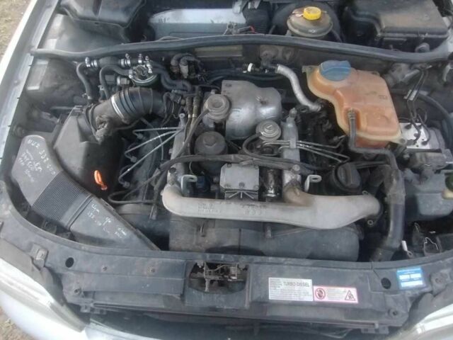 Ауді А4 2003 у Любешів на Automoto.ua Сірий Ауді А4, об'ємом двигуна 2.5 л та пробігом 350 тис. км за 1073 $, фото 7 на Automoto.ua