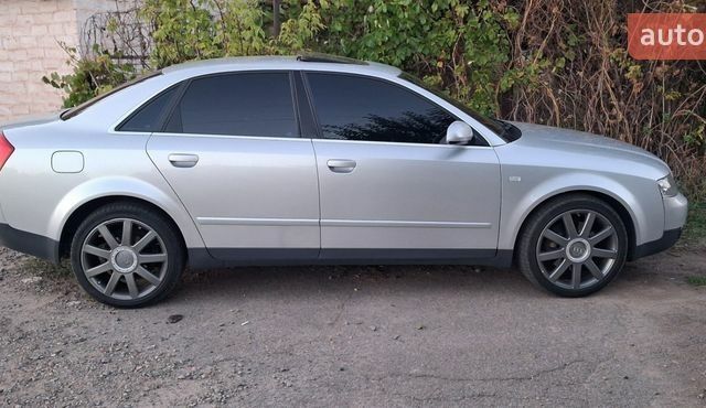 Серый Ауди А4, объемом двигателя 2.5 л и пробегом 354 тыс. км за 5200 $, фото 1 на Automoto.ua