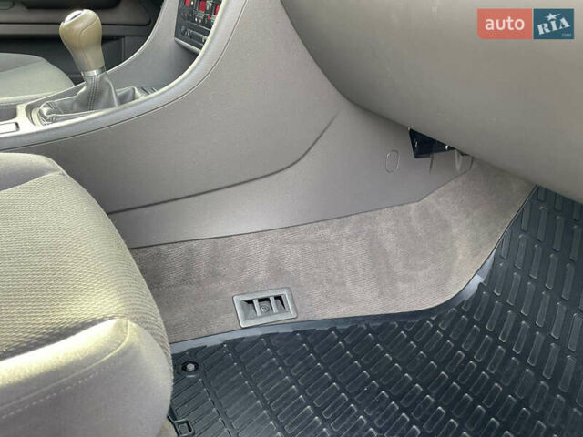 Сірий Ауді А4, об'ємом двигуна 1.6 л та пробігом 207 тис. км за 5999 $, фото 31 на Automoto.ua