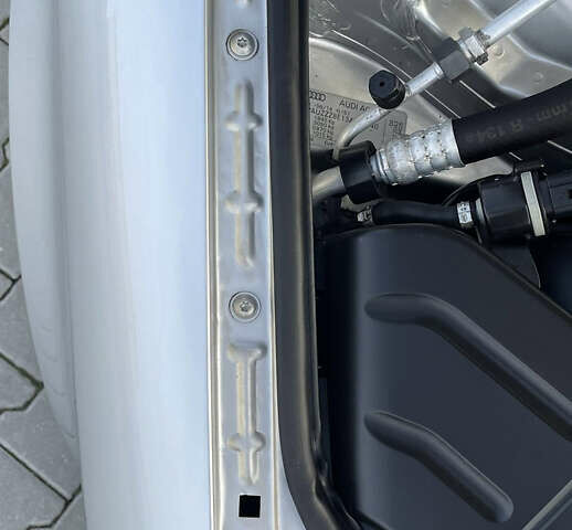 Сірий Ауді А4, об'ємом двигуна 1.6 л та пробігом 207 тис. км за 5999 $, фото 12 на Automoto.ua