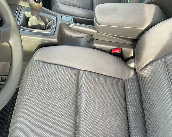 Серый Ауди А4, объемом двигателя 1.6 л и пробегом 207 тыс. км за 5899 $, фото 103 на Automoto.ua