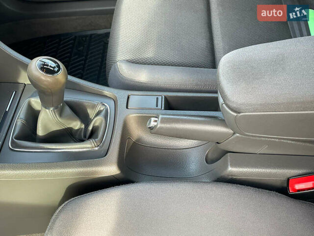 Сірий Ауді А4, об'ємом двигуна 1.6 л та пробігом 207 тис. км за 5999 $, фото 121 на Automoto.ua