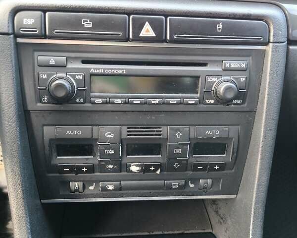 Сірий Ауді А4, об'ємом двигуна 2 л та пробігом 251 тис. км за 4800 $, фото 10 на Automoto.ua