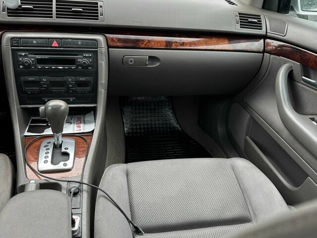 Сірий Ауді А4, об'ємом двигуна 2 л та пробігом 220 тис. км за 5350 $, фото 5 на Automoto.ua