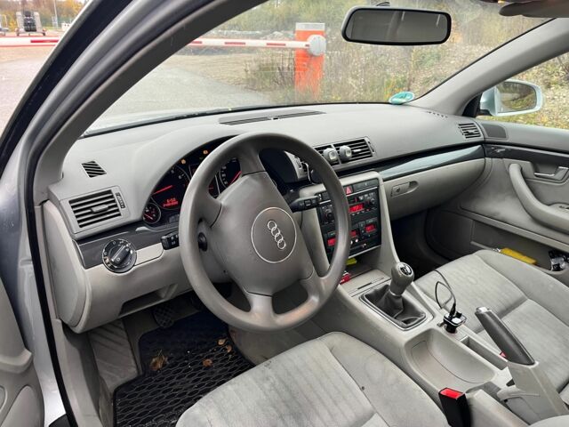 Серый Ауди А4, объемом двигателя 2 л и пробегом 232 тыс. км за 1350 $, фото 4 на Automoto.ua