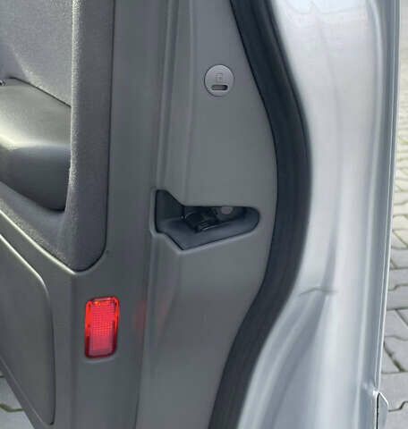 Сірий Ауді А4, об'ємом двигуна 1.6 л та пробігом 207 тис. км за 5999 $, фото 29 на Automoto.ua