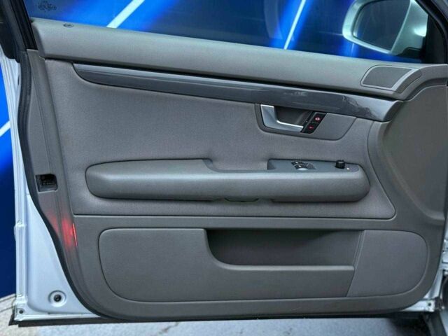 Сірий Ауді А4, об'ємом двигуна 1.6 л та пробігом 163 тис. км за 5499 $, фото 7 на Automoto.ua