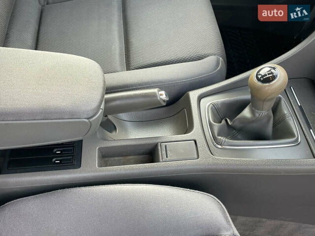 Сірий Ауді А4, об'ємом двигуна 1.6 л та пробігом 207 тис. км за 5999 $, фото 28 на Automoto.ua