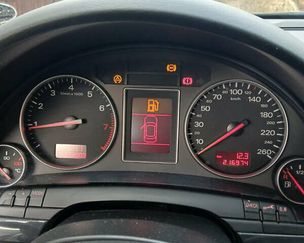 Серый Ауди А4, объемом двигателя 1.6 л и пробегом 216 тыс. км за 4000 $, фото 4 на Automoto.ua