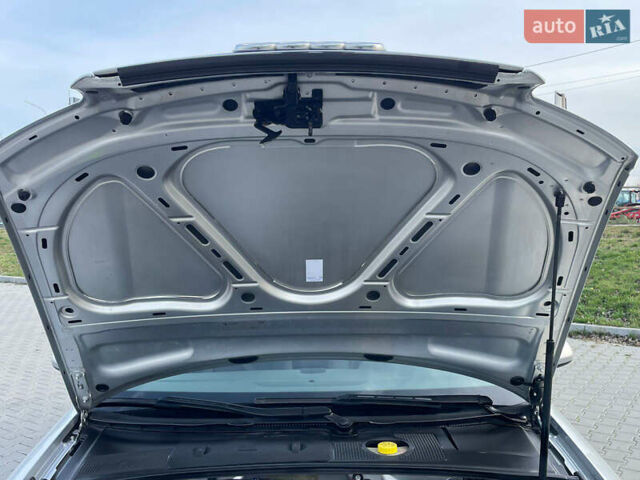 Сірий Ауді А4, об'ємом двигуна 1.6 л та пробігом 207 тис. км за 5999 $, фото 6 на Automoto.ua