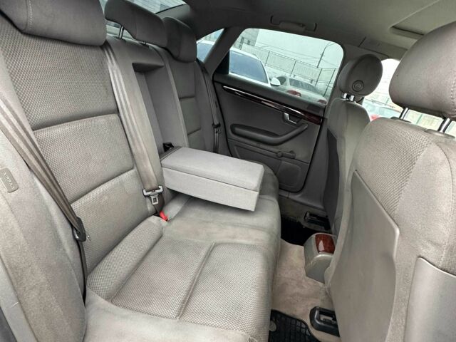 Сірий Ауді А4, об'ємом двигуна 2 л та пробігом 220 тис. км за 5350 $, фото 3 на Automoto.ua