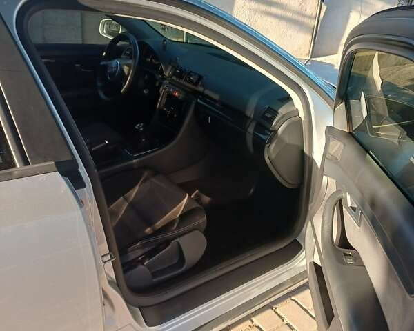 Сірий Ауді А4, об'ємом двигуна 1.6 л та пробігом 329 тис. км за 4500 $, фото 1 на Automoto.ua
