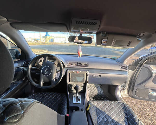 Сірий Ауді А4, об'ємом двигуна 1.98 л та пробігом 267 тис. км за 4600 $, фото 4 на Automoto.ua
