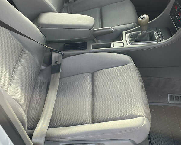 Сірий Ауді А4, об'ємом двигуна 1.6 л та пробігом 207 тис. км за 5999 $, фото 97 на Automoto.ua