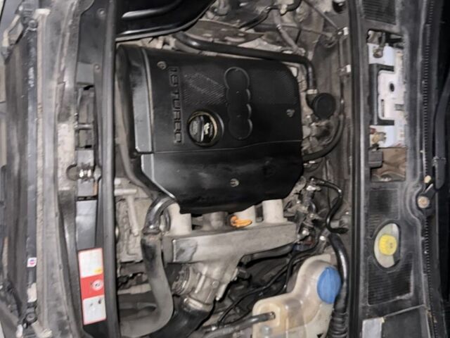 Сірий Ауді А4, об'ємом двигуна 1.8 л та пробігом 380 тис. км за 5700 $, фото 4 на Automoto.ua