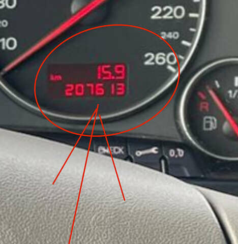 Сірий Ауді А4, об'ємом двигуна 1.6 л та пробігом 207 тис. км за 5999 $, фото 1 на Automoto.ua