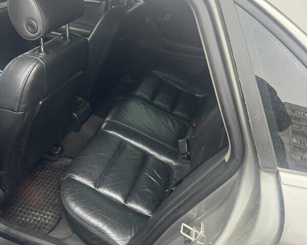 Серый Ауди А4, объемом двигателя 2.5 л и пробегом 300 тыс. км за 3200 $, фото 5 на Automoto.ua