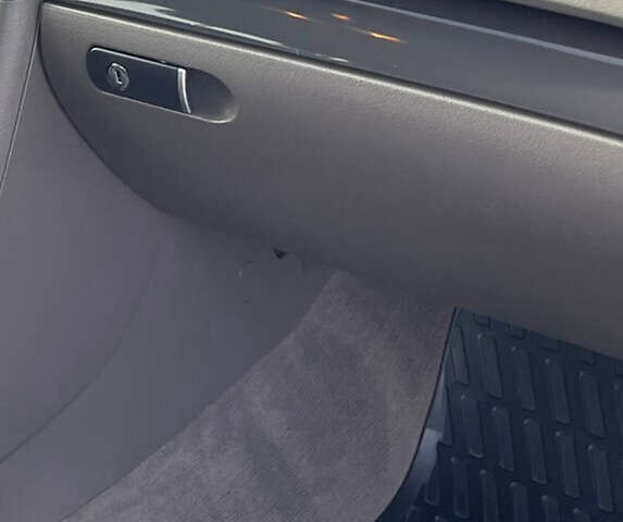 Сірий Ауді А4, об'ємом двигуна 1.6 л та пробігом 207 тис. км за 5999 $, фото 4 на Automoto.ua