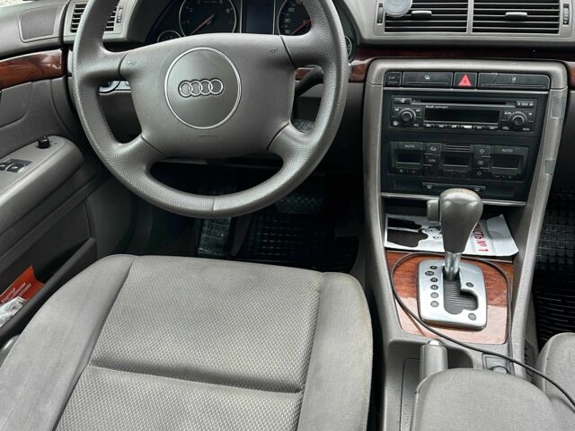 Сірий Ауді А4, об'ємом двигуна 2 л та пробігом 220 тис. км за 5350 $, фото 4 на Automoto.ua