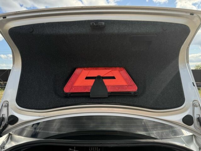 Сірий Ауді А4, об'ємом двигуна 2 л та пробігом 304 тис. км за 4852 $, фото 16 на Automoto.ua