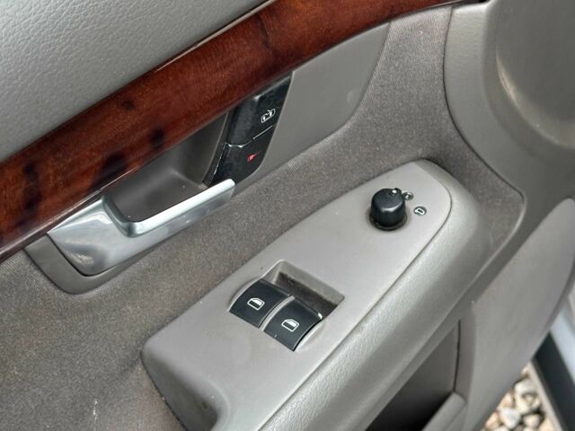 Сірий Ауді А4, об'ємом двигуна 2 л та пробігом 220 тис. км за 5350 $, фото 9 на Automoto.ua