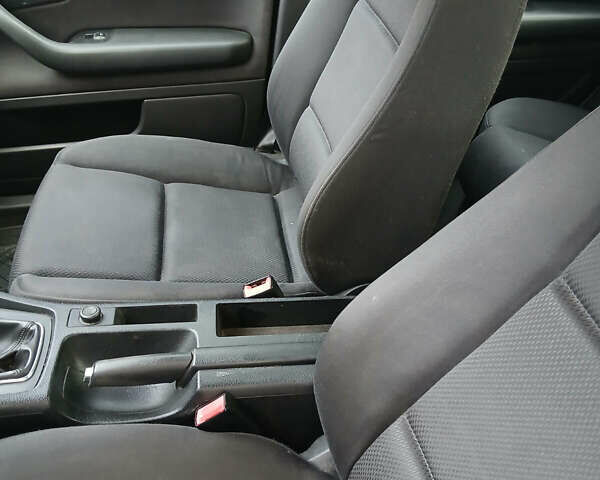 Серый Ауди А4, объемом двигателя 1.6 л и пробегом 216 тыс. км за 3700 $, фото 4 на Automoto.ua