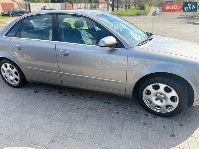 Серый Ауди А4, объемом двигателя 2 л и пробегом 301 тыс. км за 5000 $, фото 4 на Automoto.ua