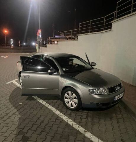 Сірий Ауді А4, об'ємом двигуна 1.8 л та пробігом 380 тис. км за 5700 $, фото 1 на Automoto.ua