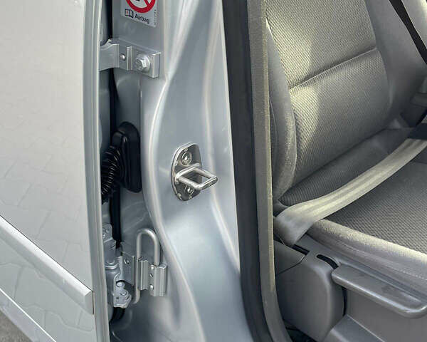 Сірий Ауді А4, об'ємом двигуна 1.6 л та пробігом 207 тис. км за 5999 $, фото 27 на Automoto.ua